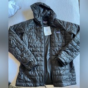 Black Patagonia nano puff hoody - size L